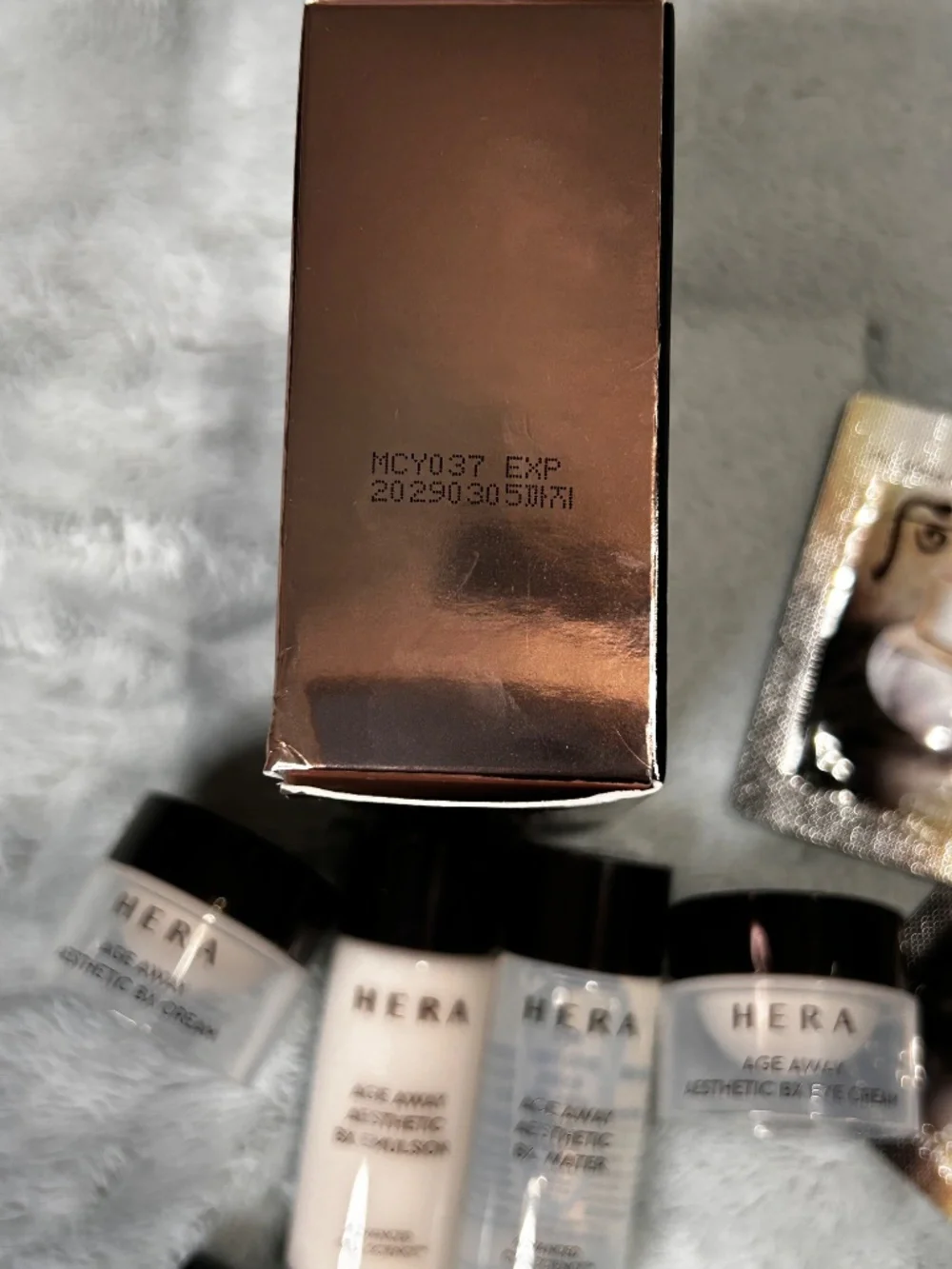 HERA Age Away Aesthetic Kit (5 Items)
